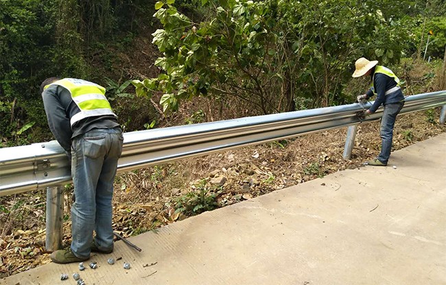 安徽高速公路护栏的定期维护与保养